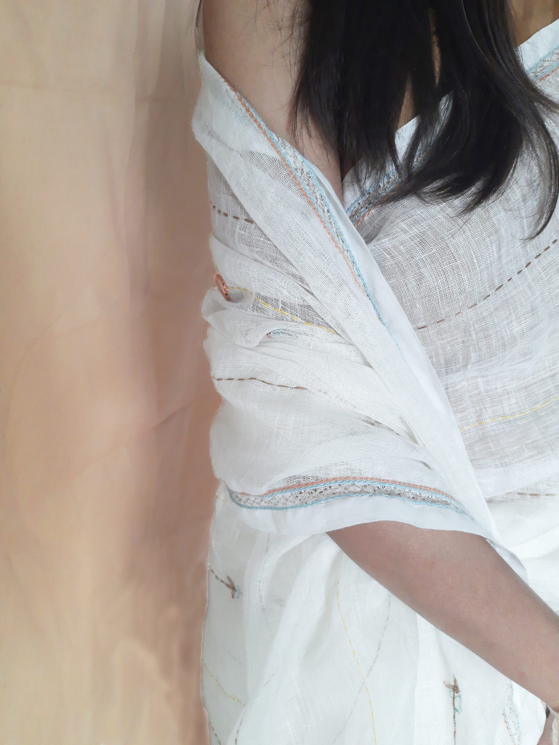 White Daisy Sari - Image 6