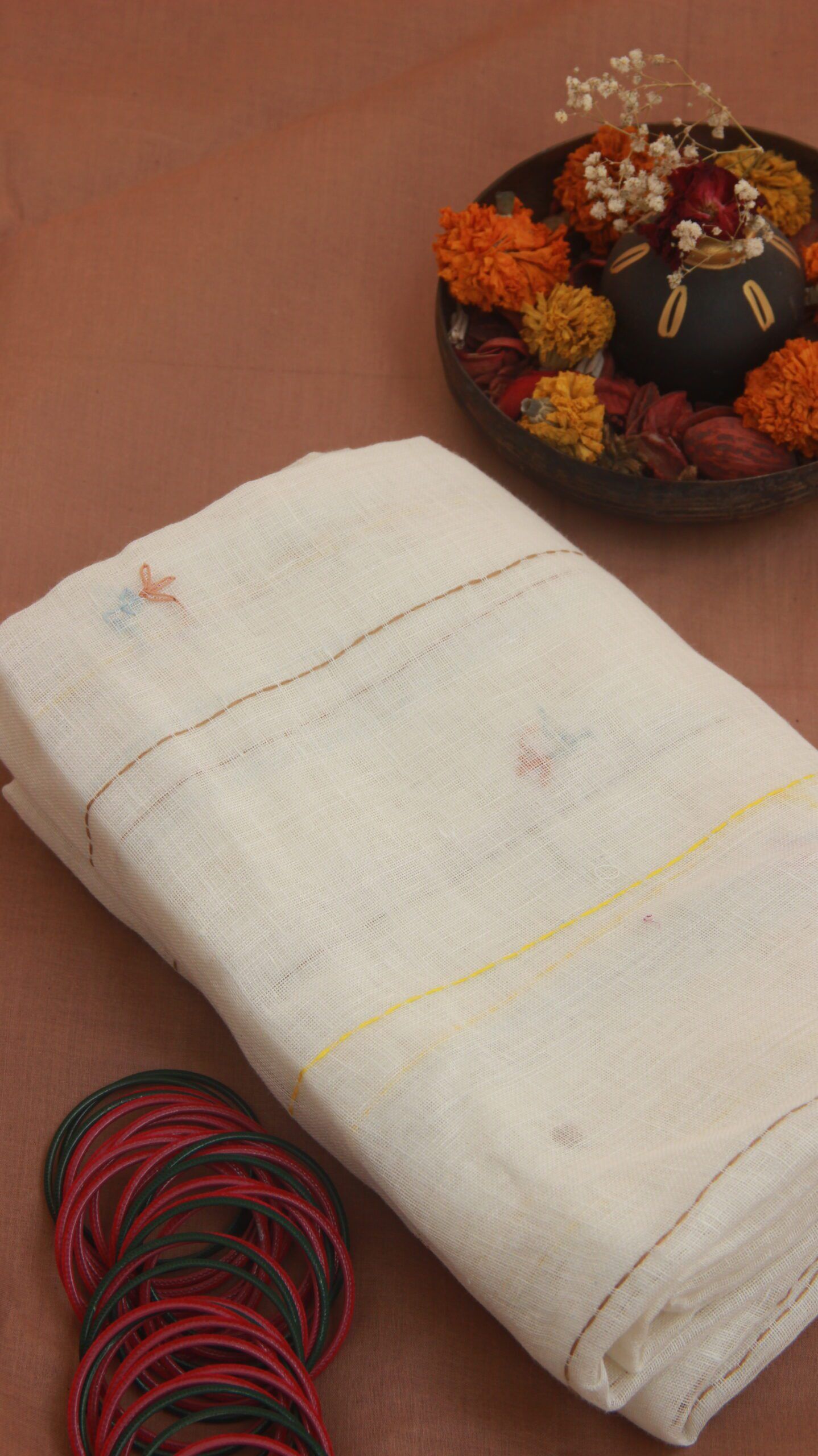 White Daisy Sari