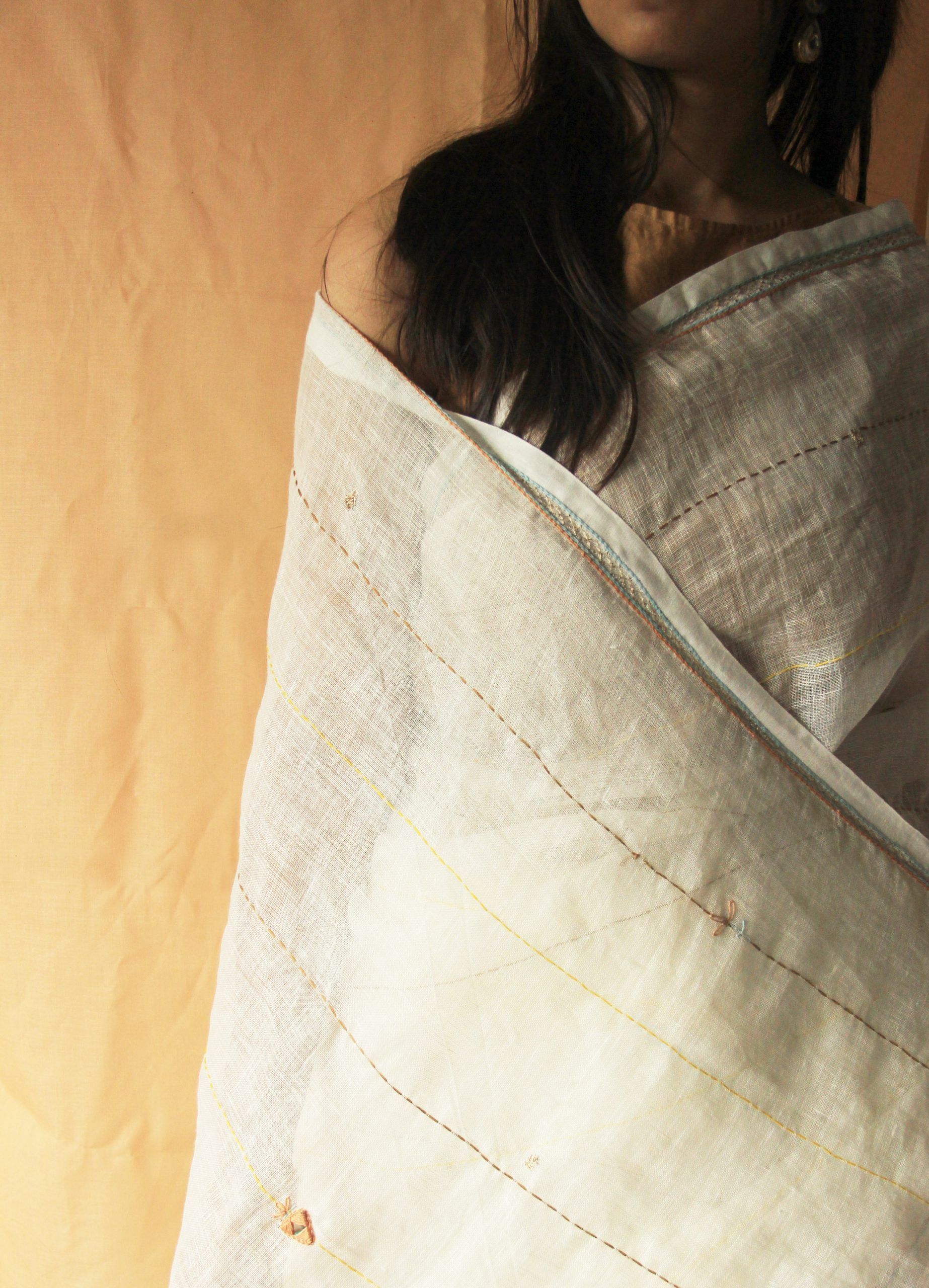White Daisy Sari - Image 4